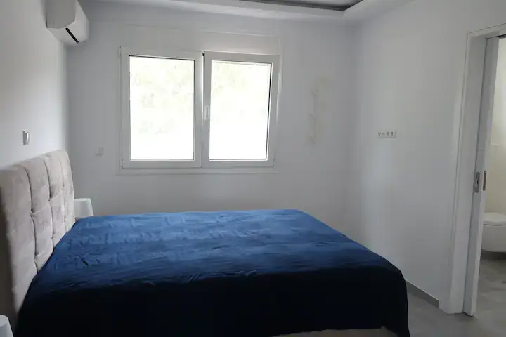 apt_bedroom1